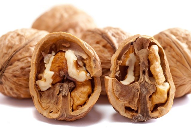 6 foods to eat to give you glowing skin walnuts